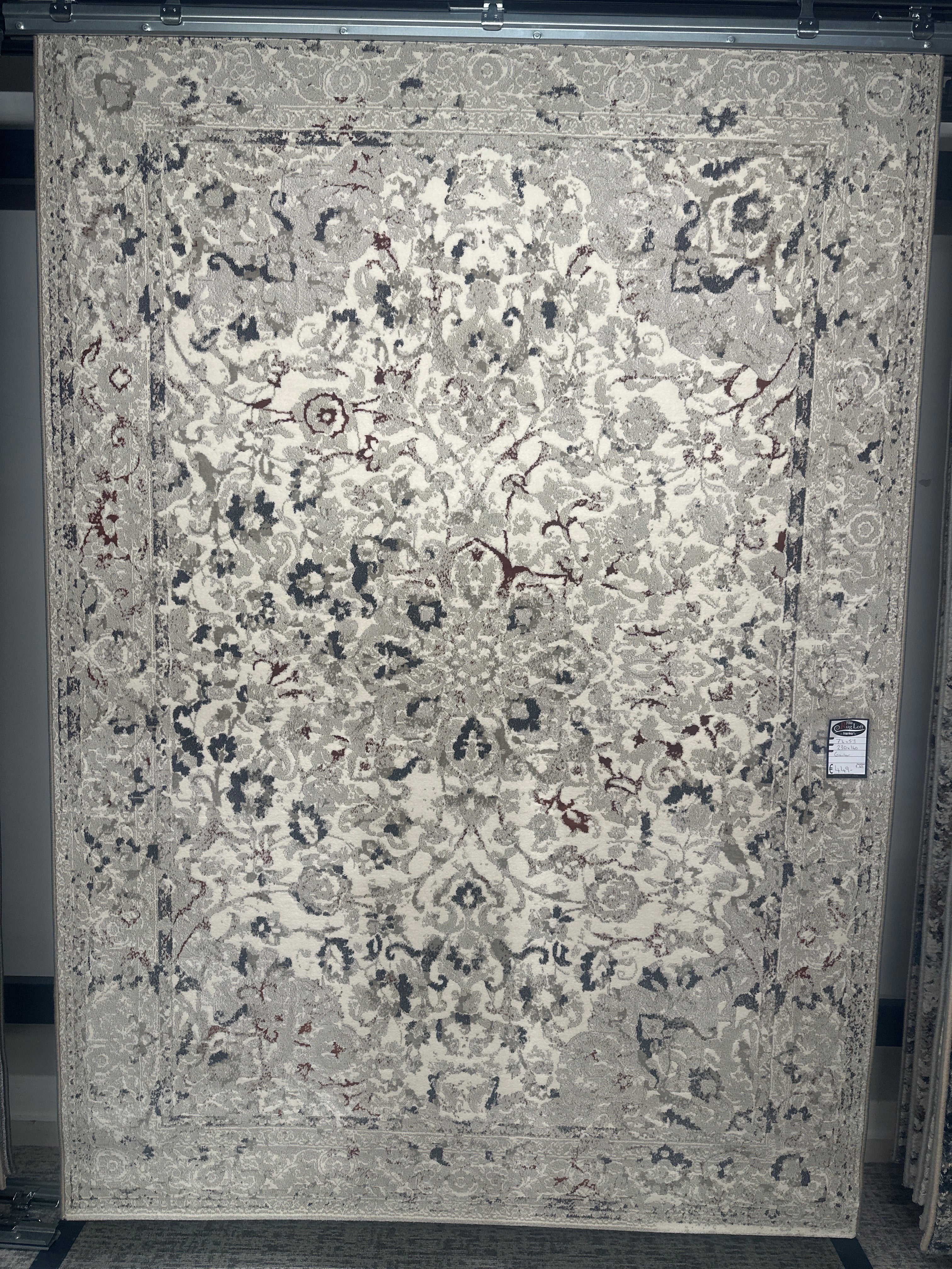 Grandeur Medallion Cream