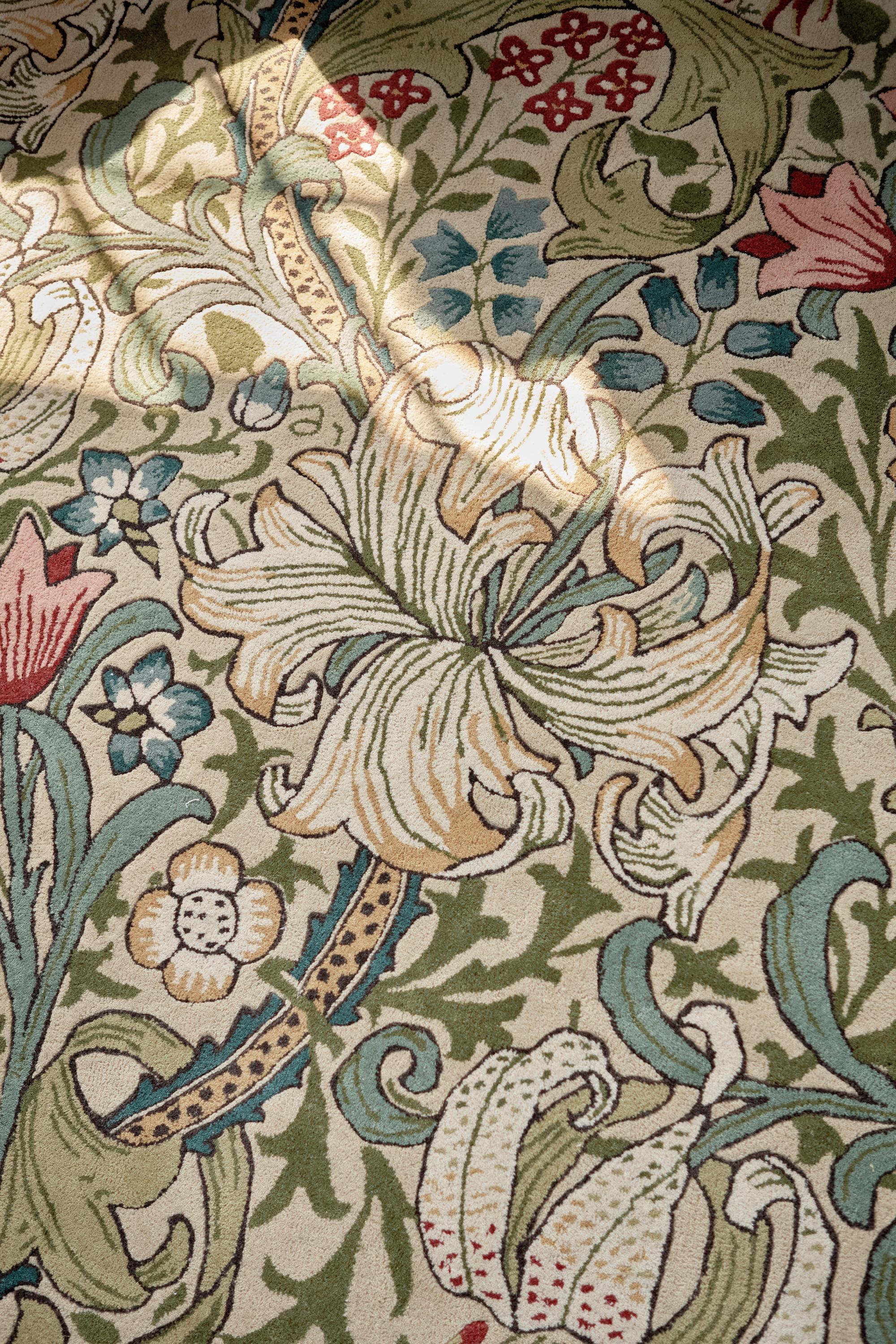 Golden Lily Green Red (130107)
