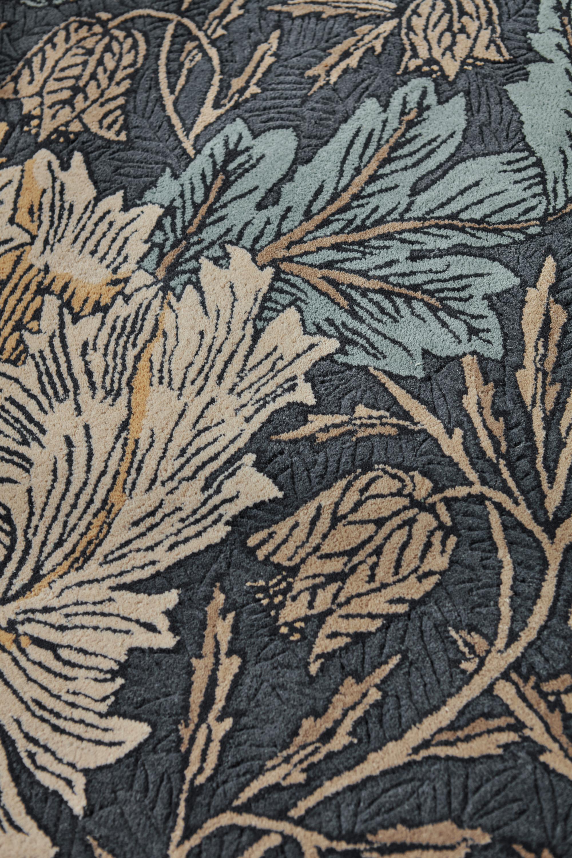 Honeysuckle & Tulip woad-thyme (130408)